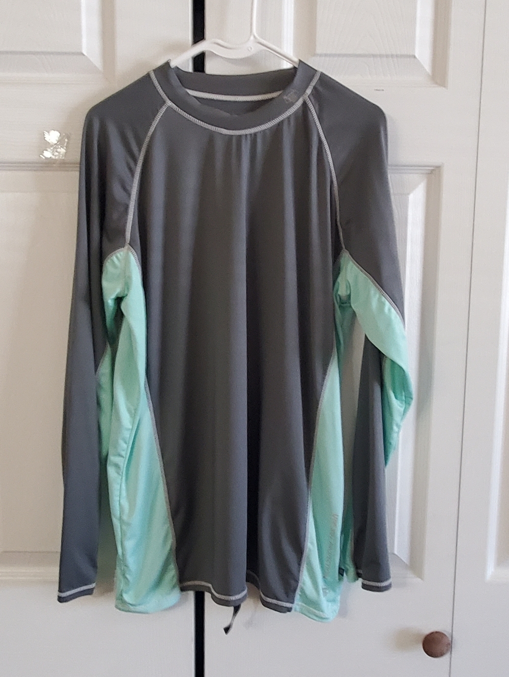 BANANA BOAT MENS XXL . LONG SLEEVE SUN PROTECTOR. SWIM BEACH TRAVELSUN